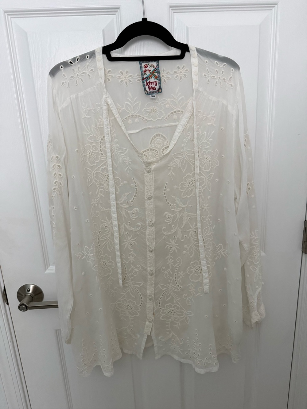 Johnny Was Ivory Eyelet Embroidered Button-Front Blouse